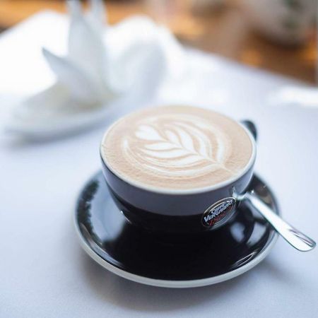 Bonne Chance Restaurant And Hotel Bazakerettye Екстер'єр фото