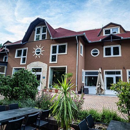 Bonne Chance Restaurant And Hotel Bazakerettye Екстер'єр фото