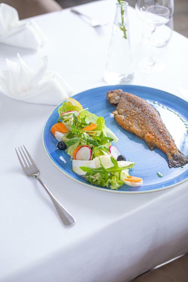 Bonne Chance Restaurant And Hotel Bazakerettye Екстер'єр фото