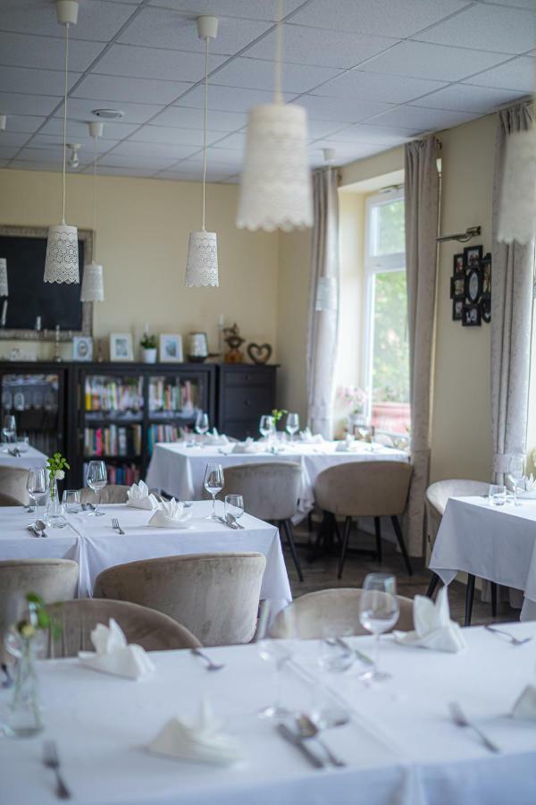 Bonne Chance Restaurant And Hotel Bazakerettye Екстер'єр фото
