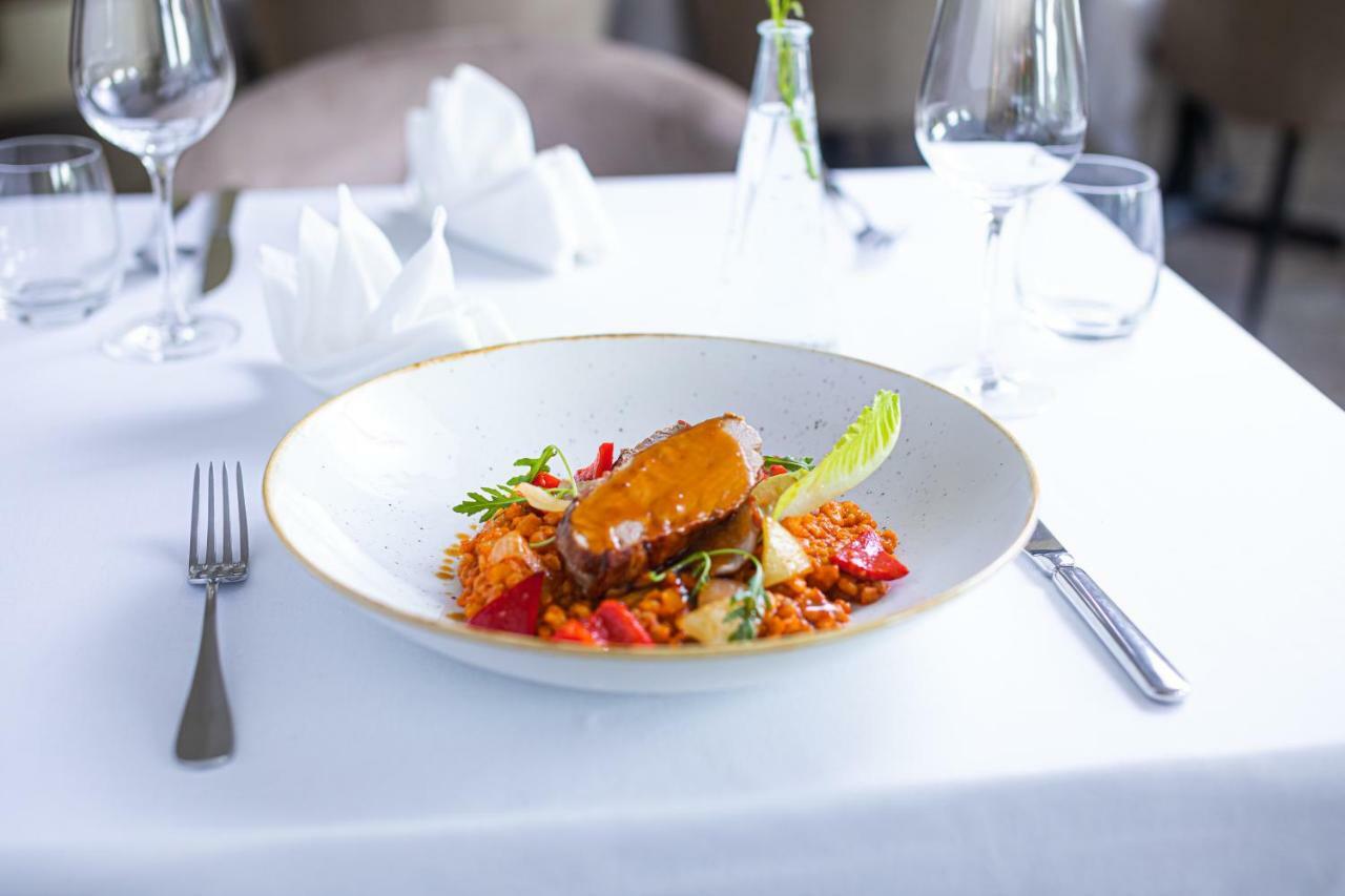 Bonne Chance Restaurant And Hotel Bazakerettye Екстер'єр фото