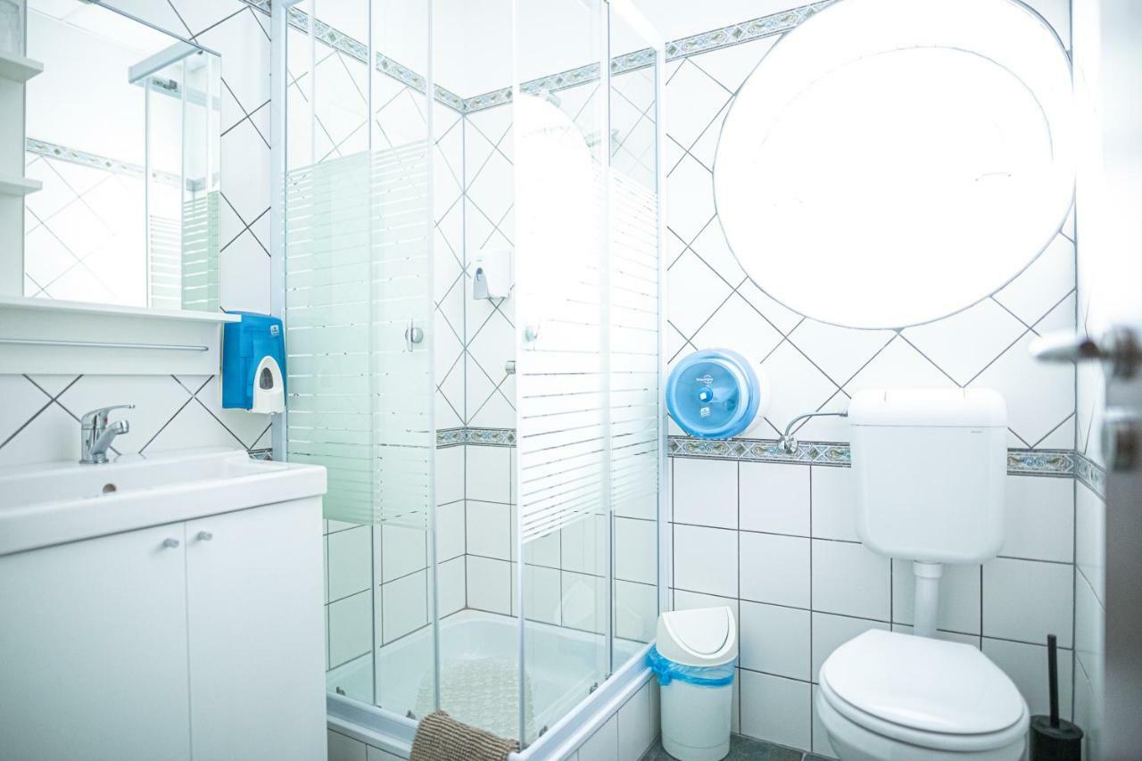 Bonne Chance Restaurant And Hotel Bazakerettye Екстер'єр фото