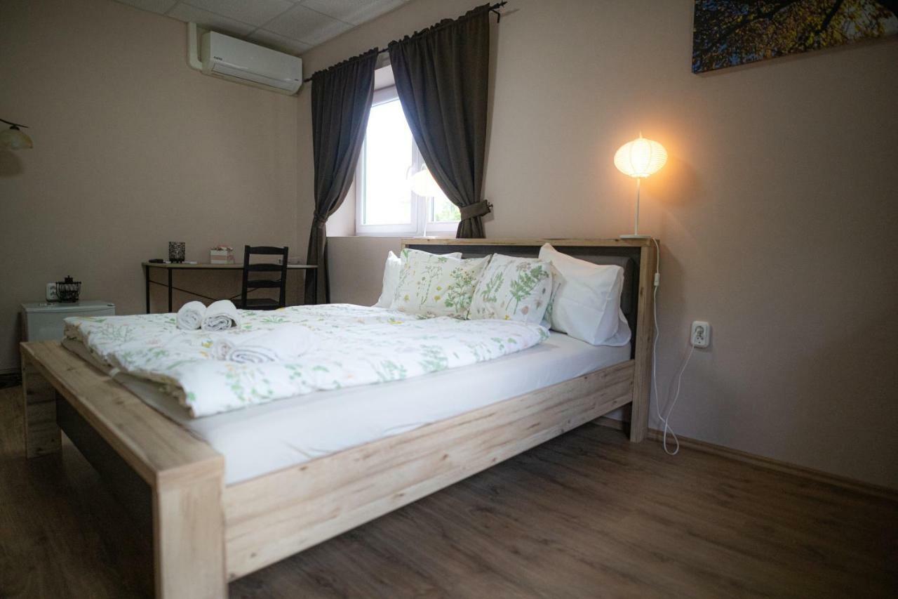 Bonne Chance Restaurant And Hotel Bazakerettye Екстер'єр фото