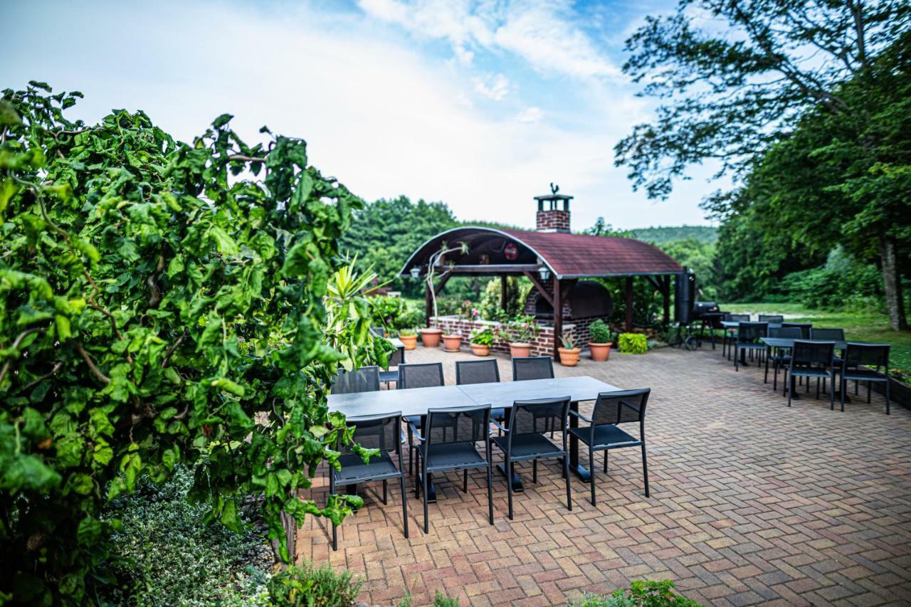 Bonne Chance Restaurant And Hotel Bazakerettye Екстер'єр фото