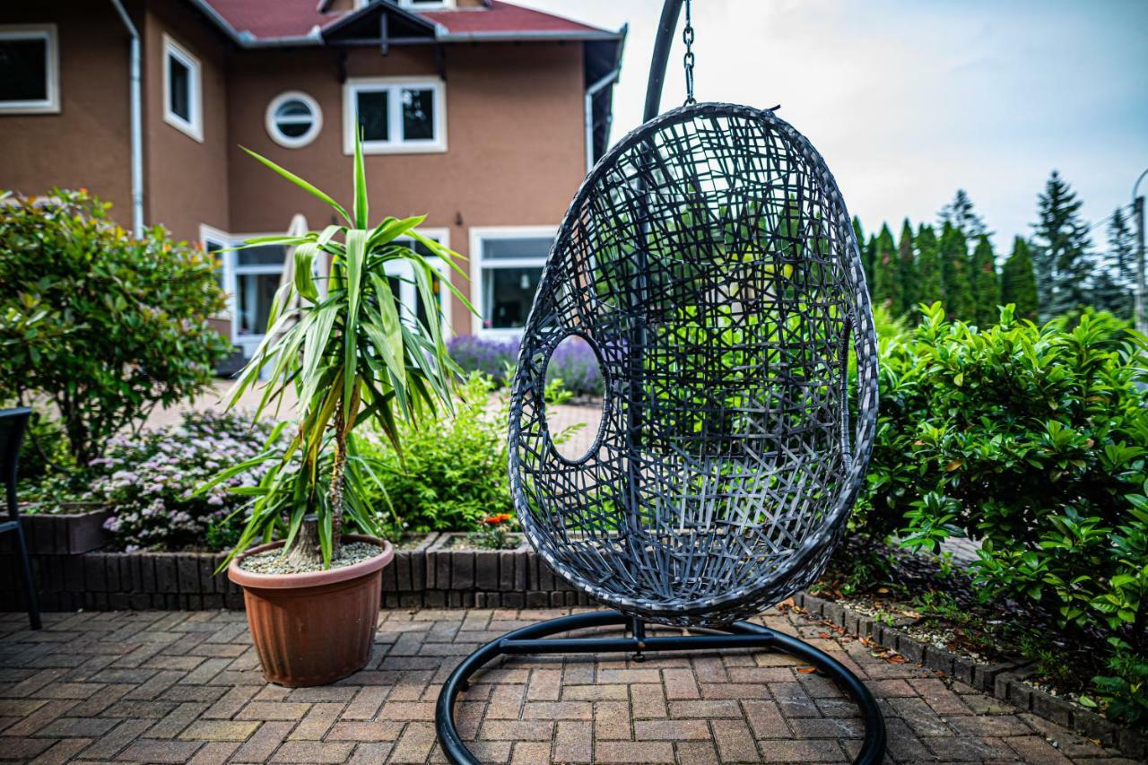 Bonne Chance Restaurant And Hotel Bazakerettye Екстер'єр фото